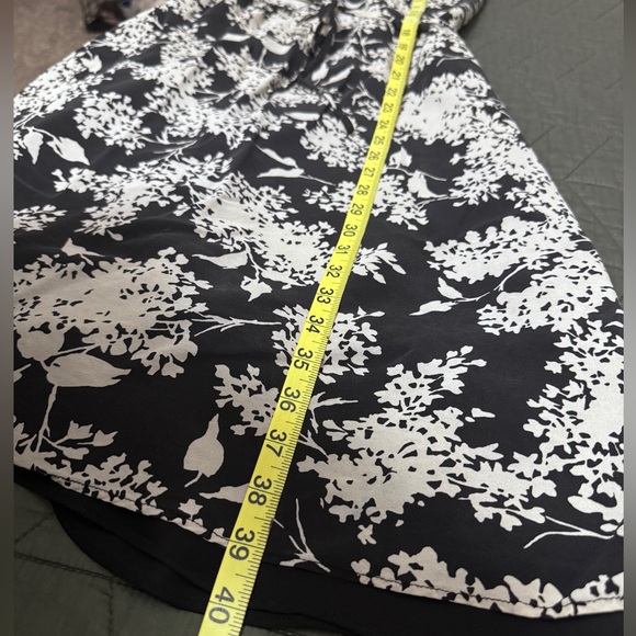 Ann Taylor Floral Black and White Dress Size 8 - Picture 5 of 6